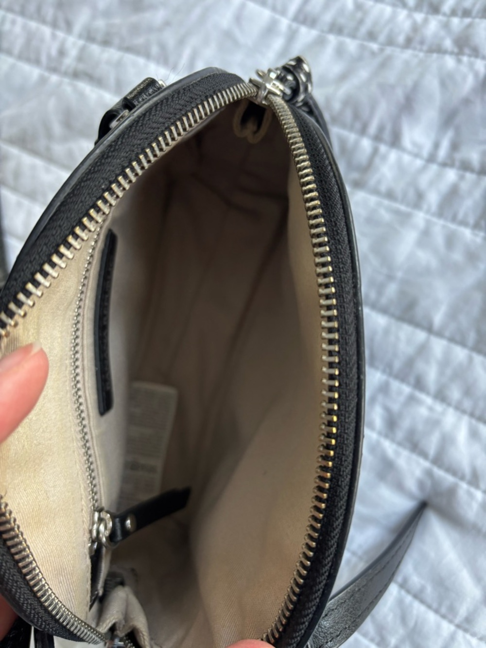 Banana Republic leather bag. - Picture 11 of 12